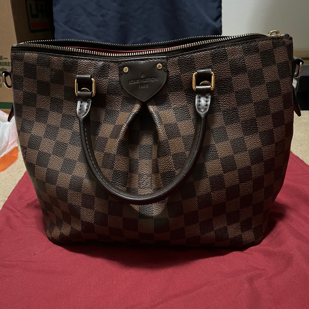 Louis Vuitton hand bag/ cross bag